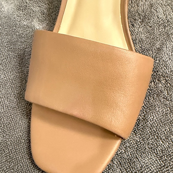 42 Gold Brand Elegant Tan Heeled Sandals with Gold Accent on heel Size 9 - Picture 4 of 6